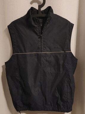 Izod Men's Navy Blue Sleeveless Shell Vest with Contrast Piping